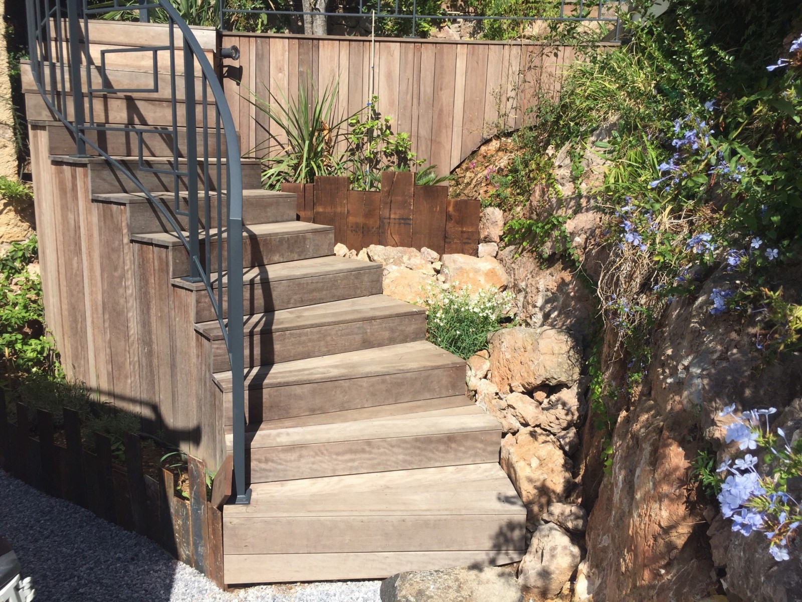 Escalier en lame de terrasse en bois exotique itauba pour des particuliers à Sète proche de Montpellier dans le 34