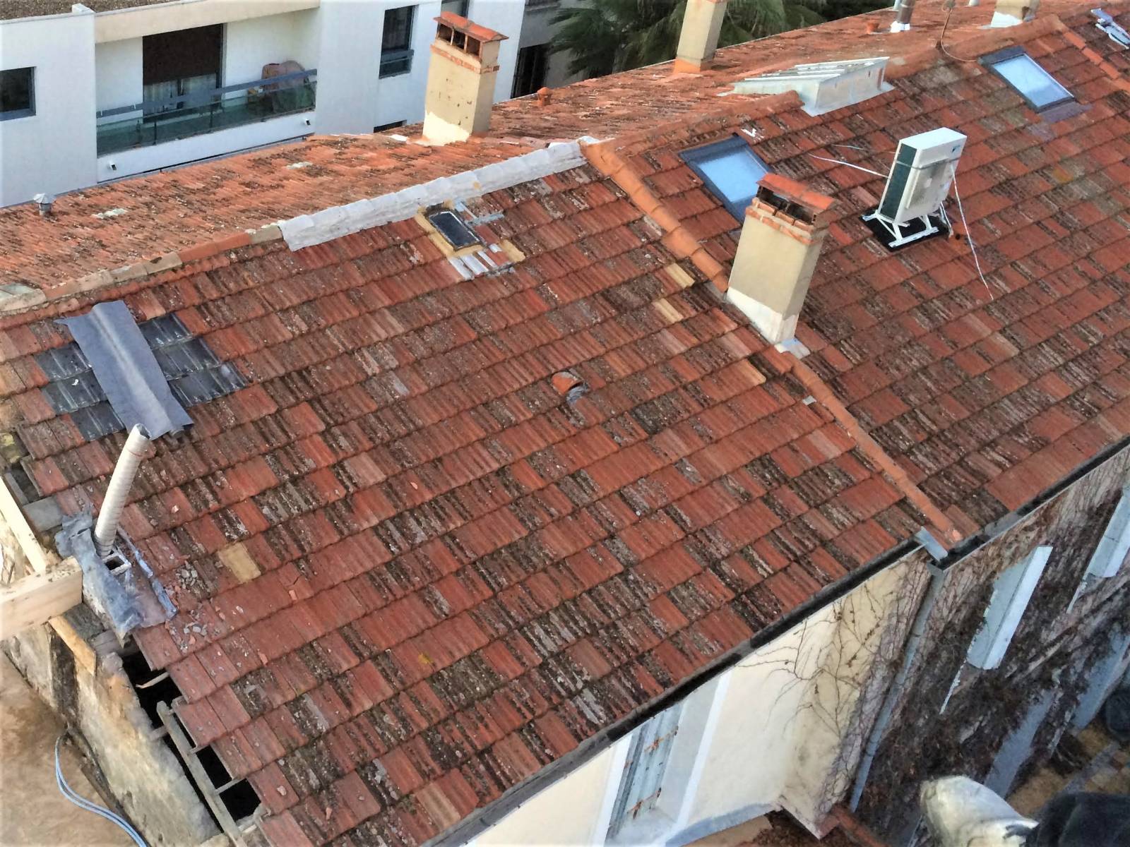 rénovation de toiture quartier arceaux dans le centre ville de Montpellier 