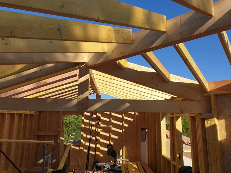 réalisation d'extension ou surélévation de maison ossature bois proche de Montpellier pour augmenter la surface habitable de son habitation, creer un espace de vie