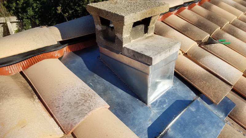 Faire rénover sa toiture par un professionnel charpentier couvreur zingueur proche de Montpellier Occitanie