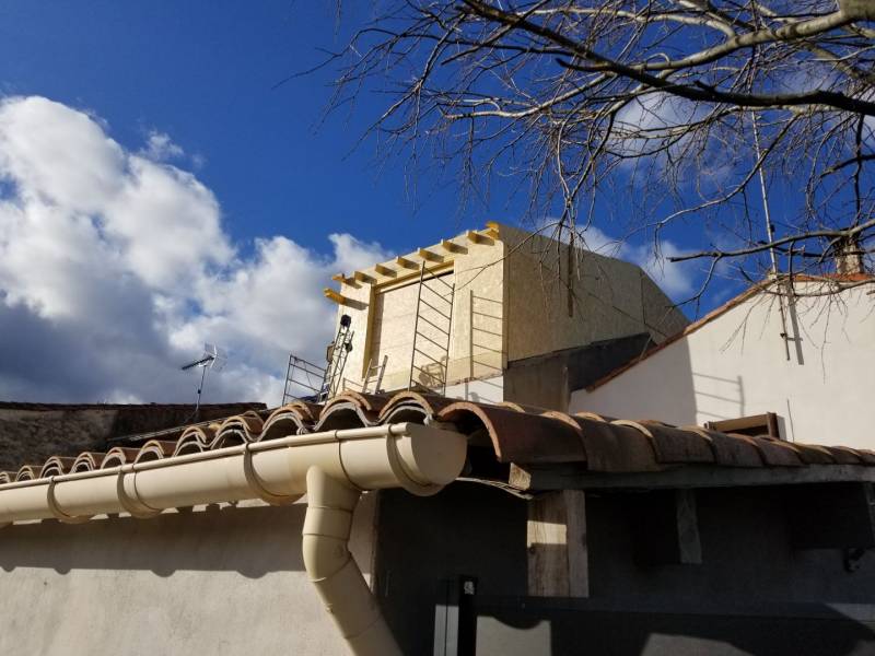 Fabrication et pose d'une elevation de maison en ossature bois proche de Montpellier. Demandez votre devis gratuit