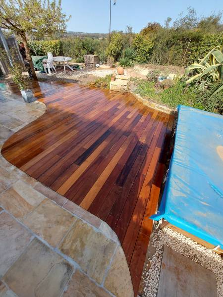 Réalisez votre devis pour la fabrication et la pose d'une terrasse en bois exotique pour un particulier entre Sète et Montpellier par des professionnel dans l'Hérault (34)
