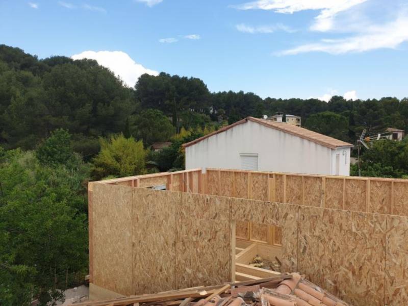 Fabrication et pose d'une surélévation en ossature bois par des spécialiste de la construction en ossature bois