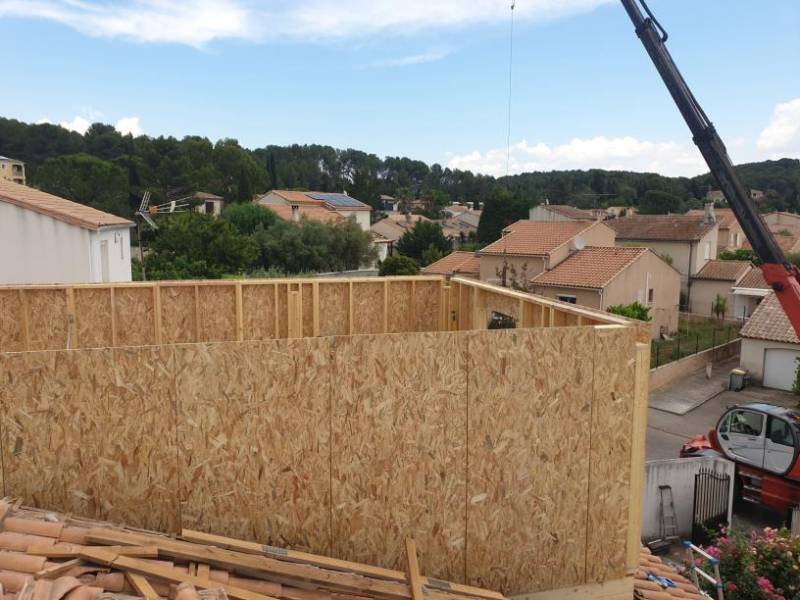 Entreprise de Construction en ossature bois réalise une surélévation de villa en ossature bois à clapiers, commune proche de Montpellier Occitanie