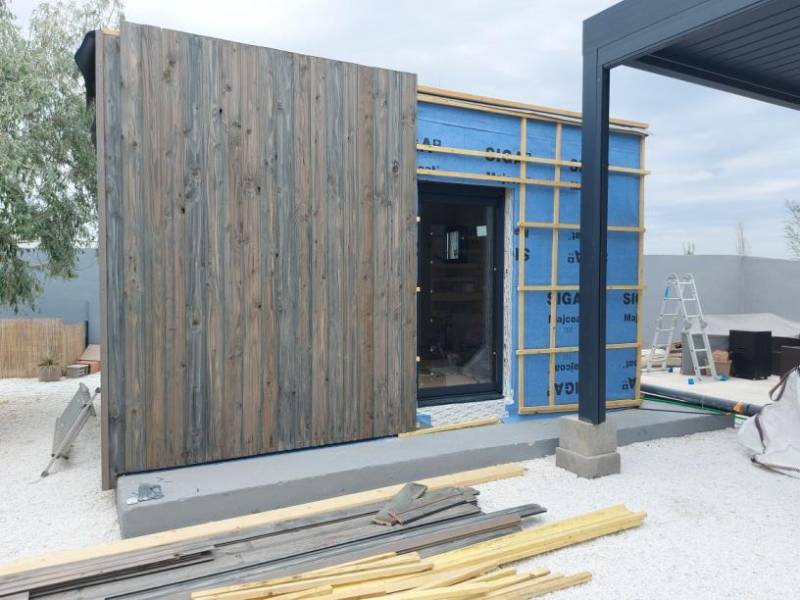 Extension en ossature bois à Frontignan proche de Montpellier pour un particulier souhaitant augmenter la surface habitable de sa villa