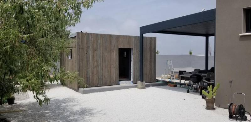 Studio de jardin en bois par des professionnels de la contruction en ossature bois proche de Montpellier dans le 34