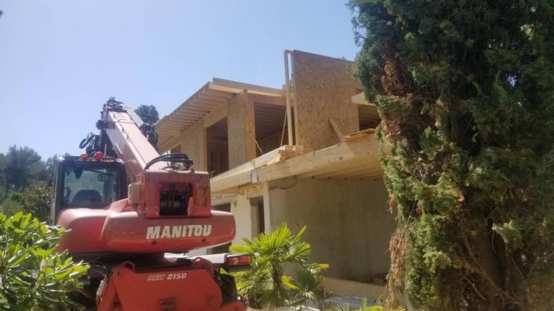 Pose des menuiseries sur une surélévation en ossature bois dans l’Hérault