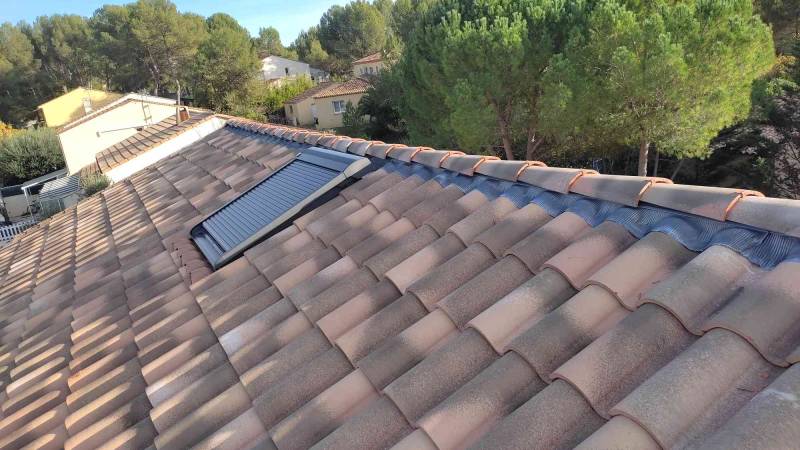 Vue panoramique d’une toiture neuve réalisée par UNIVERS BOIS