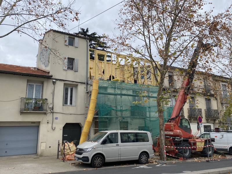 Chantier d'agrandissement au centre ville de montpellier par l'entreprise UNIVERS BOIS