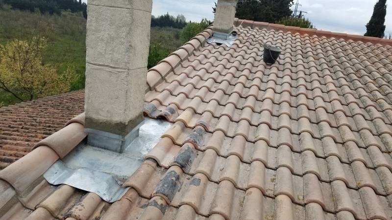 Donnez un coup de jeune à votre toiture grâce à la société UNIVERS BOIS, spécialiste de la rénovation de toiture sur Montpellier et ses alentours