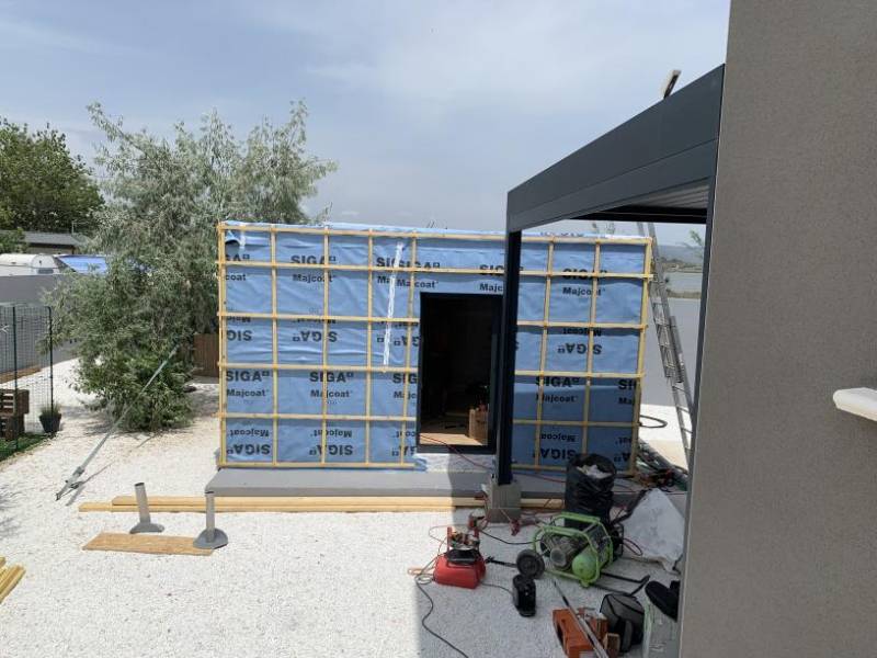 Votre extension en ossature bois dans votre jardin grâce à UNIVERS BOIS, spécialiste de la construction en ossature bois dans l'Hérault et le Gard