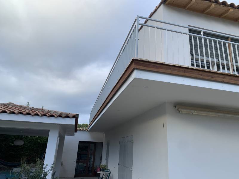 Surélévation en Ossature Bois à Clapiers : Un Nouvel Étage Lumineux