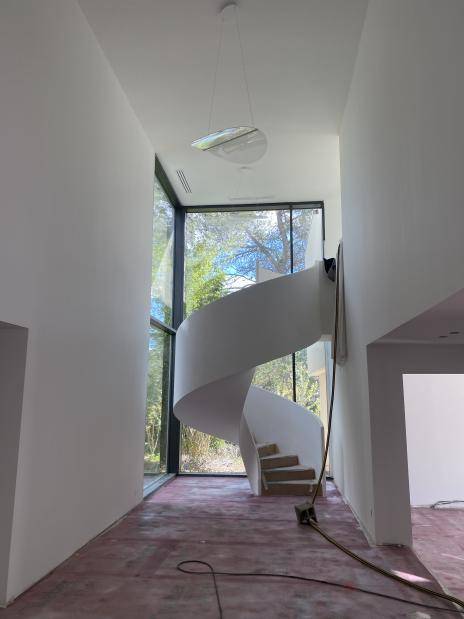 Escalier dans extension en bois proche de Montpellier dans le 34