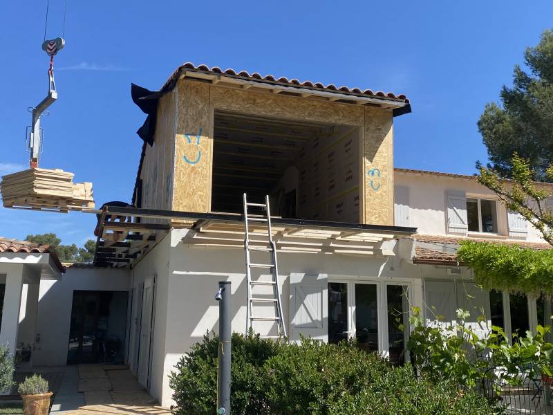 surélévation en bois, rapide et écologique, optimisez votre habitation en occitanie