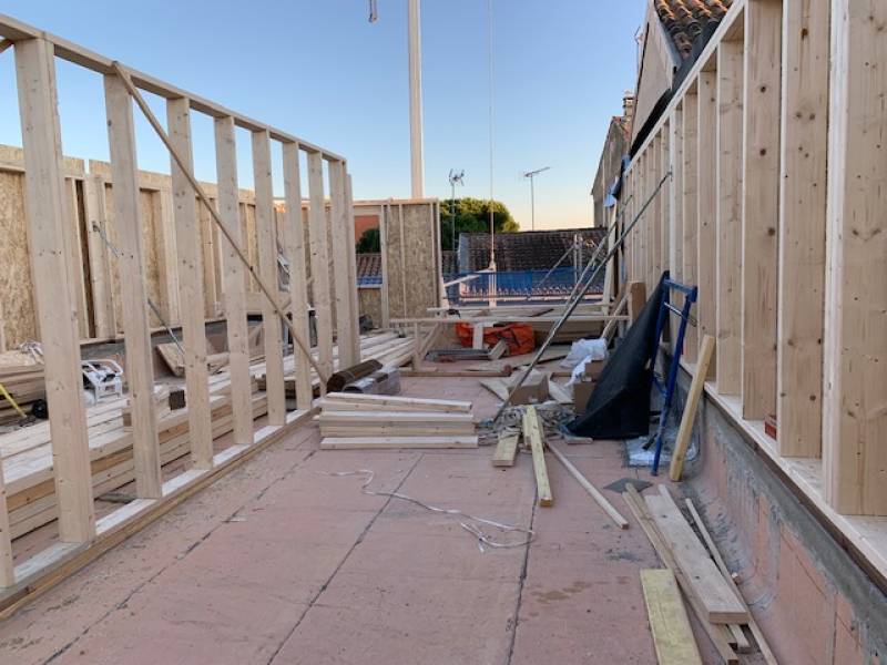 Fabrication des murs en ossature bois pour la fabrication d'une surélévation proche de Montpellier Hérault 34