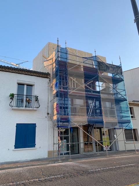 Vue d'ensemble d'une construction de surélévation en ossature bois proche de Montpellier dans le gard 30