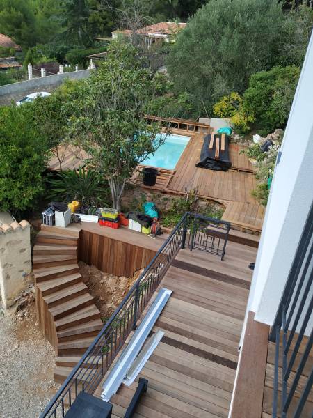 Contactez des spécialiste de la terrasse en bois dans la région Montpellier et ses alentours pour la conception, la réalisation et la pose de votre terrasse en bois