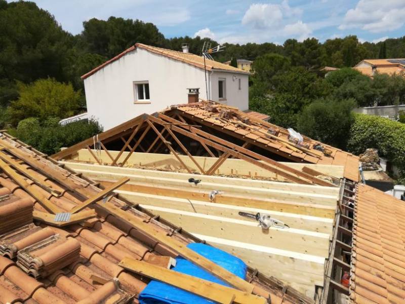 Construction d'une surélévation en ossature bois dans la région Montpellier occitanie pour agrandir la surface habitable d'une maison de clapier, proche de Montpellier