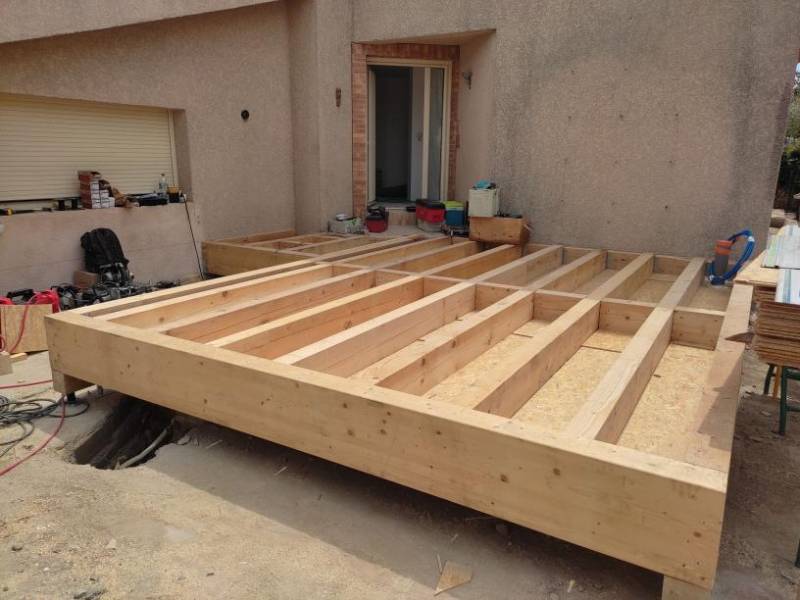 Réalisation d'un plancher en bois de construction pour la réalisation d'une extension en bois sur Montpellier et sa région
