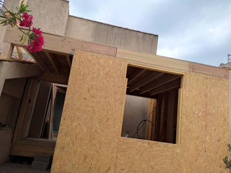 Réalisation d'une extension en bois pour des particuliers à Lattes dans l'Hérault (34) par une entreprise spécialiste de la construction de MOB