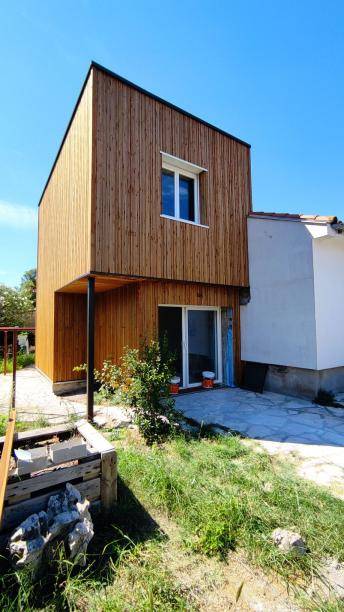 Exemple d'extension bois réalisée au Crès