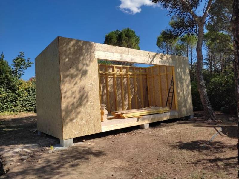 Fabrication, construction d'un module en ossature bois pour réaliser une dépendance proche de Montpellier Hérault Occitanie