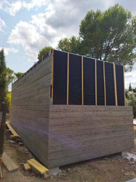 Professionnel spécialiste de la construction en ossature bois réalise extension surélévation en bois pour agrandir votre espace habitable sur Montpellier et ses alentours