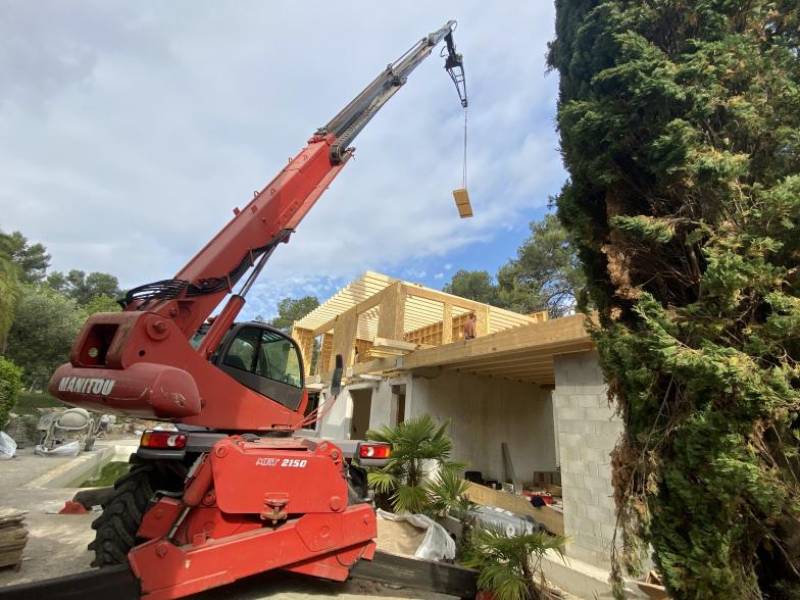 Transformation d'une maison traditionnelle grâce à une surélévation en ossature bois