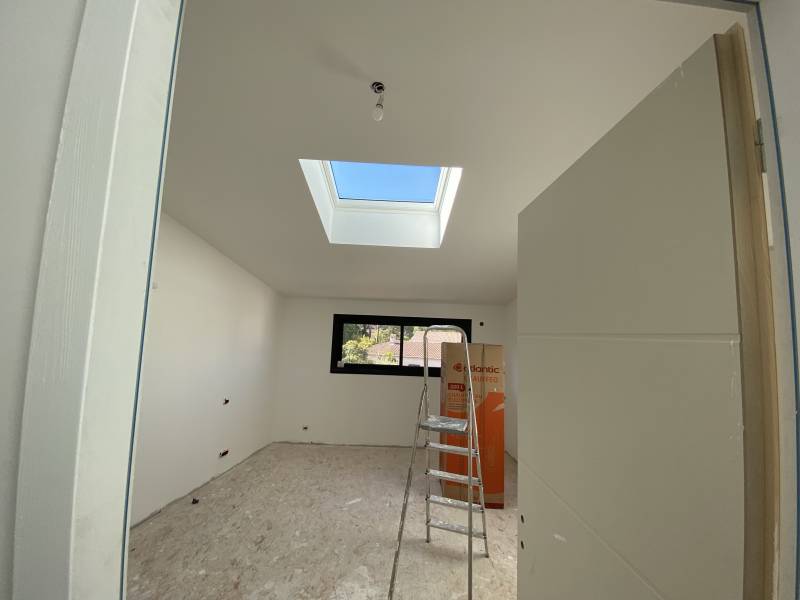 Intérieur d'une surélévation en bois réalisée à Prades le Lez, proche de Montpellier par des constructeurs de maison en bois individuelle