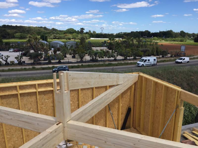 Conception d'une surélévation en ossature bois pour un particulier à Vendargues, à proximité de Montpellier, par une entreprise spécialisée dans la construction de Maisons bois (34)